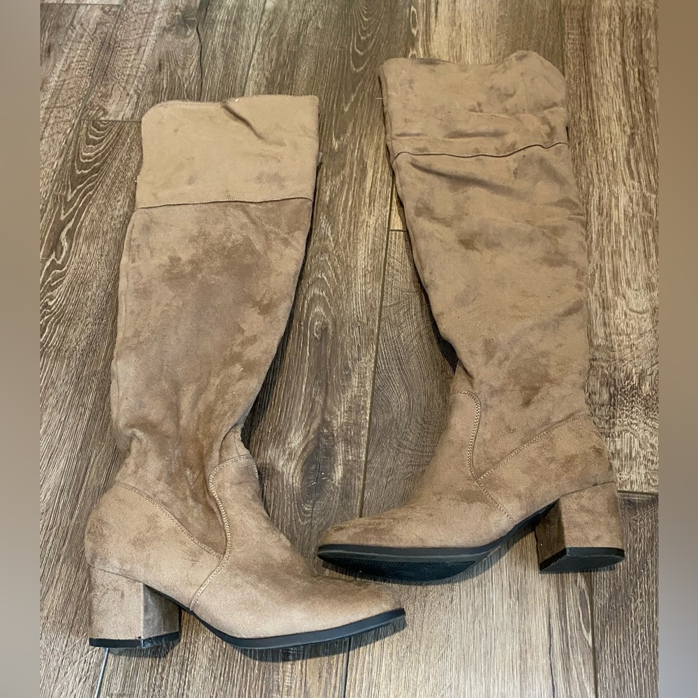 Women's Refresh Suede Knee High Boots - Size 5.5
